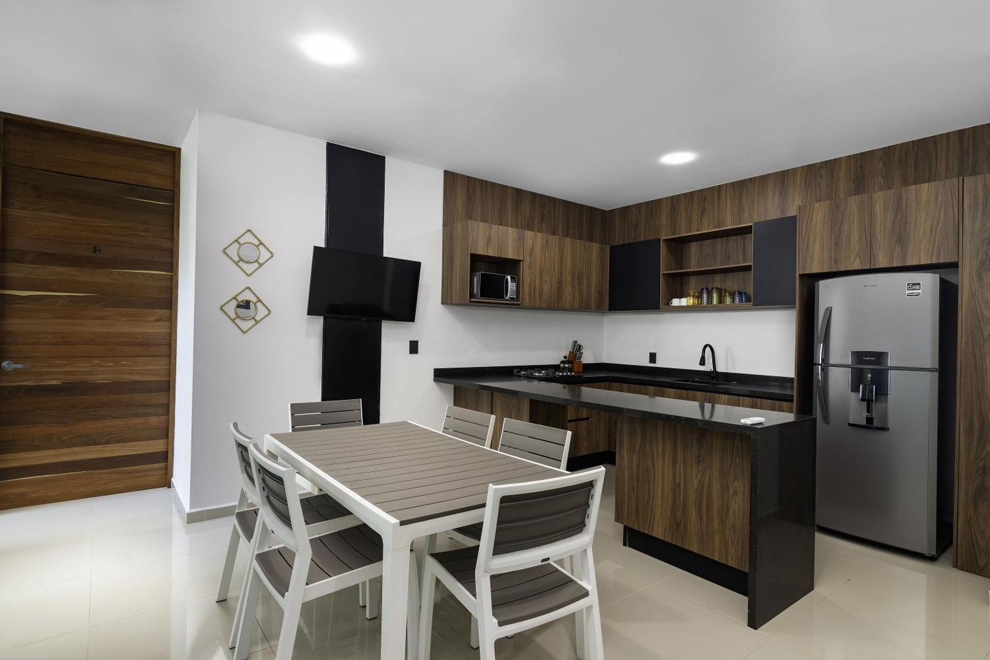 Angelina 28 Beachfront And Family Apartments - Modern And Relaxing Long Stays - 20 Min From Cancun Airport Пуэрто-Морелос Экстерьер фото